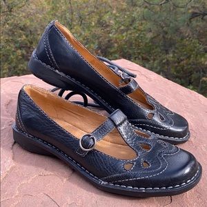 NATURALIZER 6M Black Leather Mary-Janes Flats